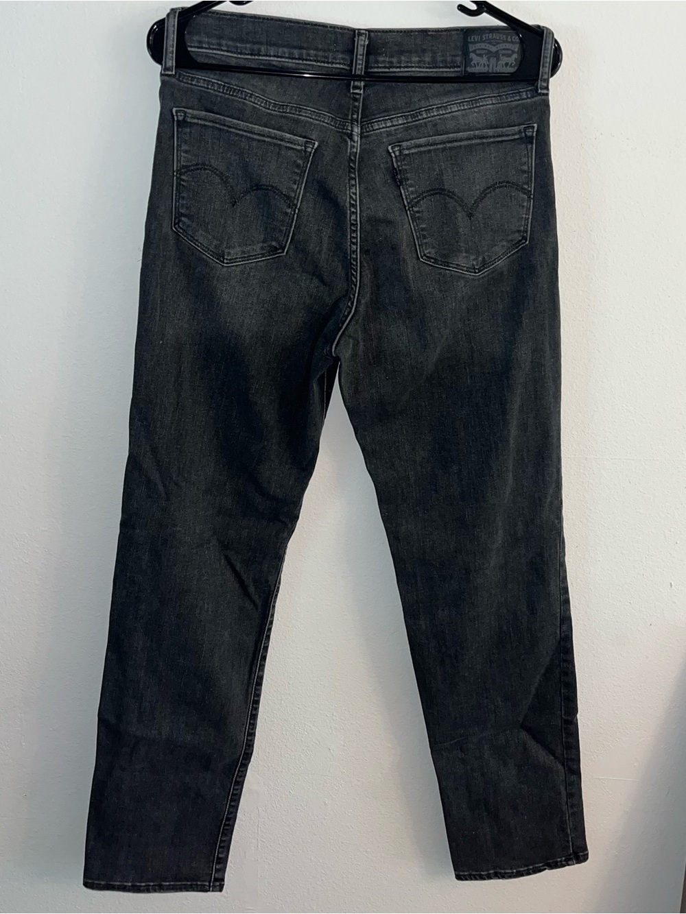 Levi’s 314 shaping straight leg black washed jeans